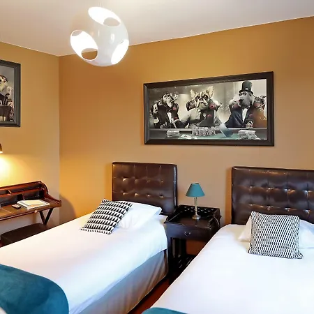 Charming - Les Pasteliers אלבי