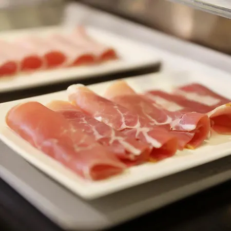 מלון Charming - Les Pasteliers אלבי