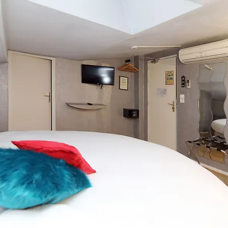 Charming - Les Pasteliers מלון