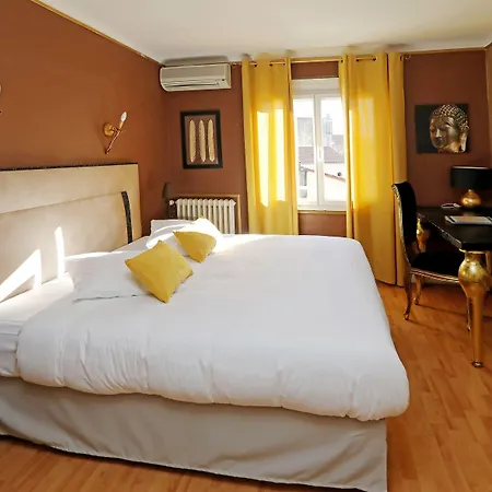 Charming - Les Pasteliers 2*