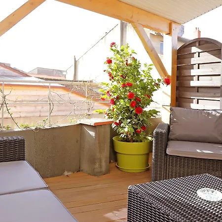 מלון Charming - Les Pasteliers 2*