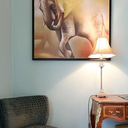 מלון Charming - Les Pasteliers 2*