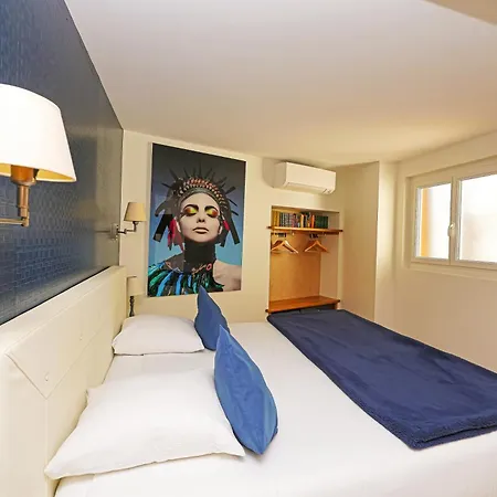 Charming - Les Pasteliers 2*