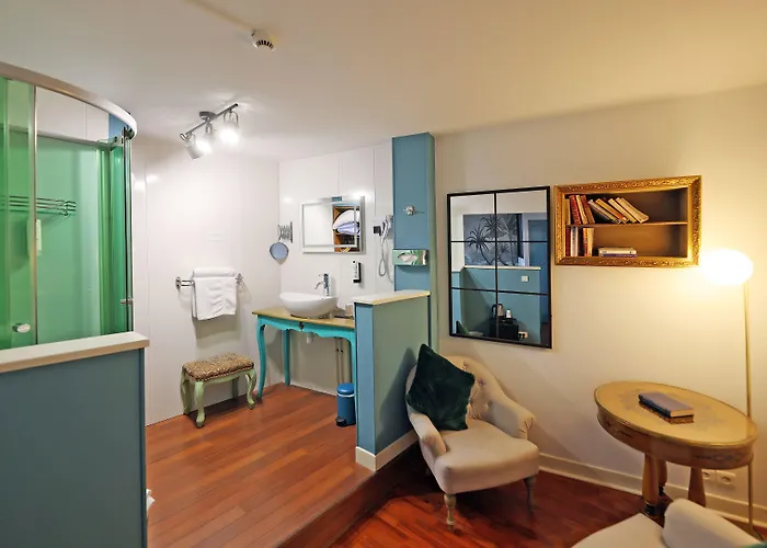 Charming - Les Pasteliers 2*