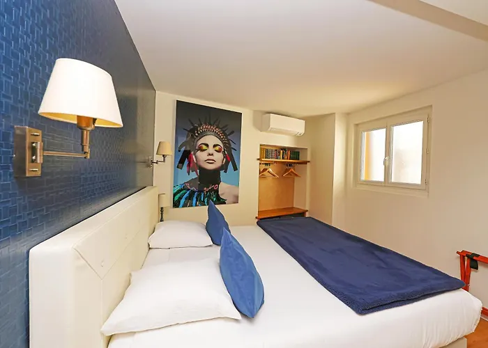 Charming - Les Pasteliers 2*