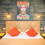 Charming - Les Pasteliers Hotel