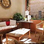 Charming - Les Pasteliers Hotel 2*