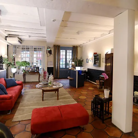 Charming - Les Pasteliers 2*