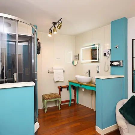 Charming - Les Pasteliers ألبي