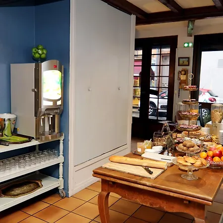 Charming - Les Pasteliers 2*