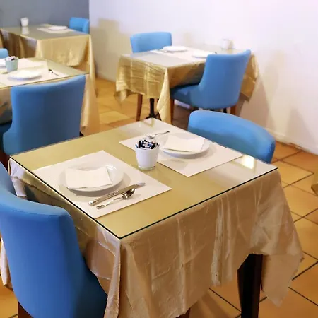 Les Pasteliers Hotel