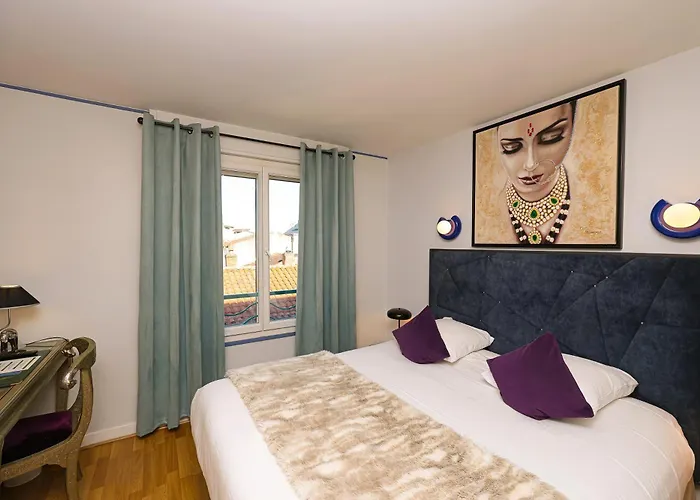 Charming - Les Pasteliers 2*